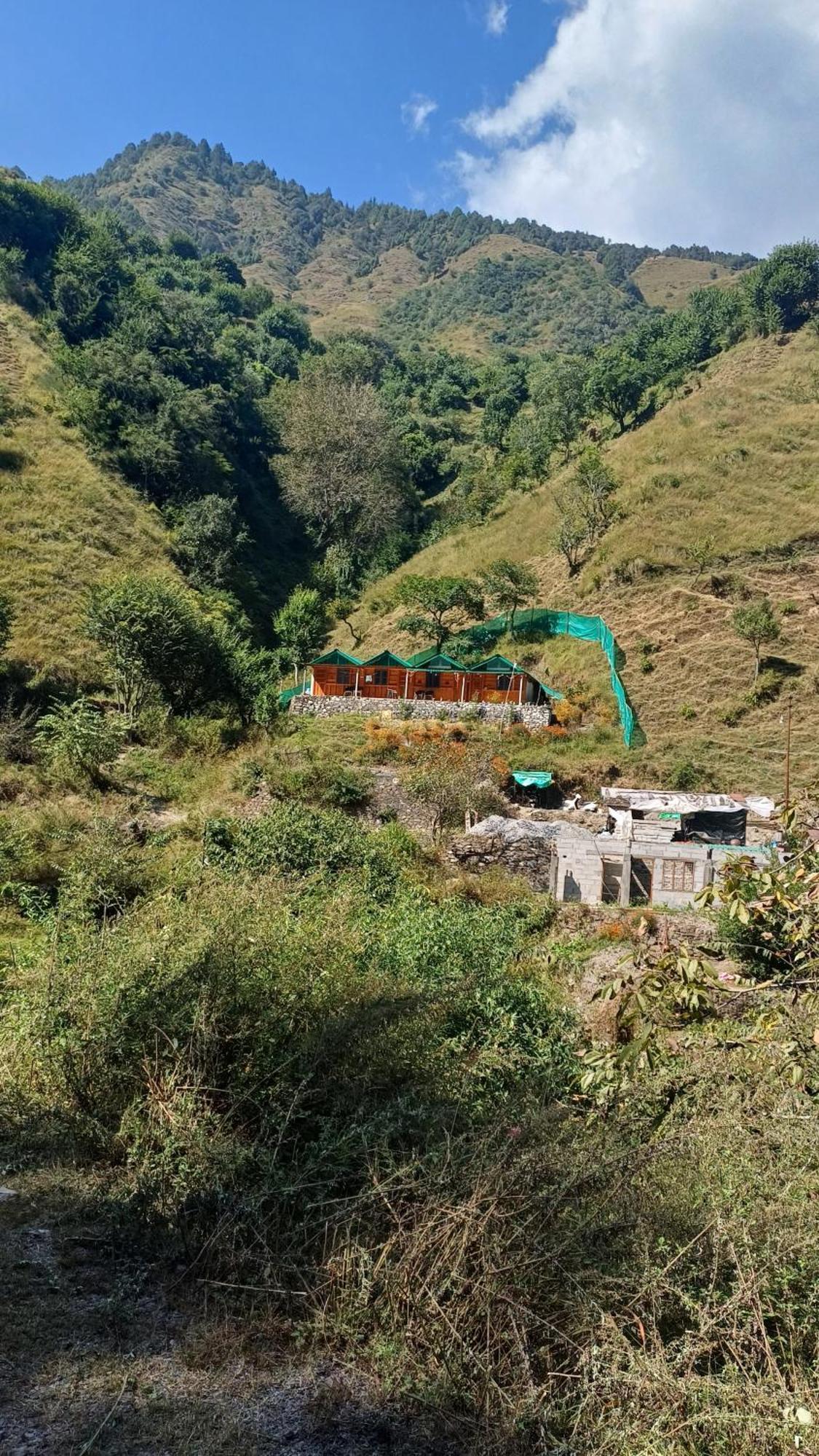 Sarthak Niwas And Homstay Chakrāta Room photo